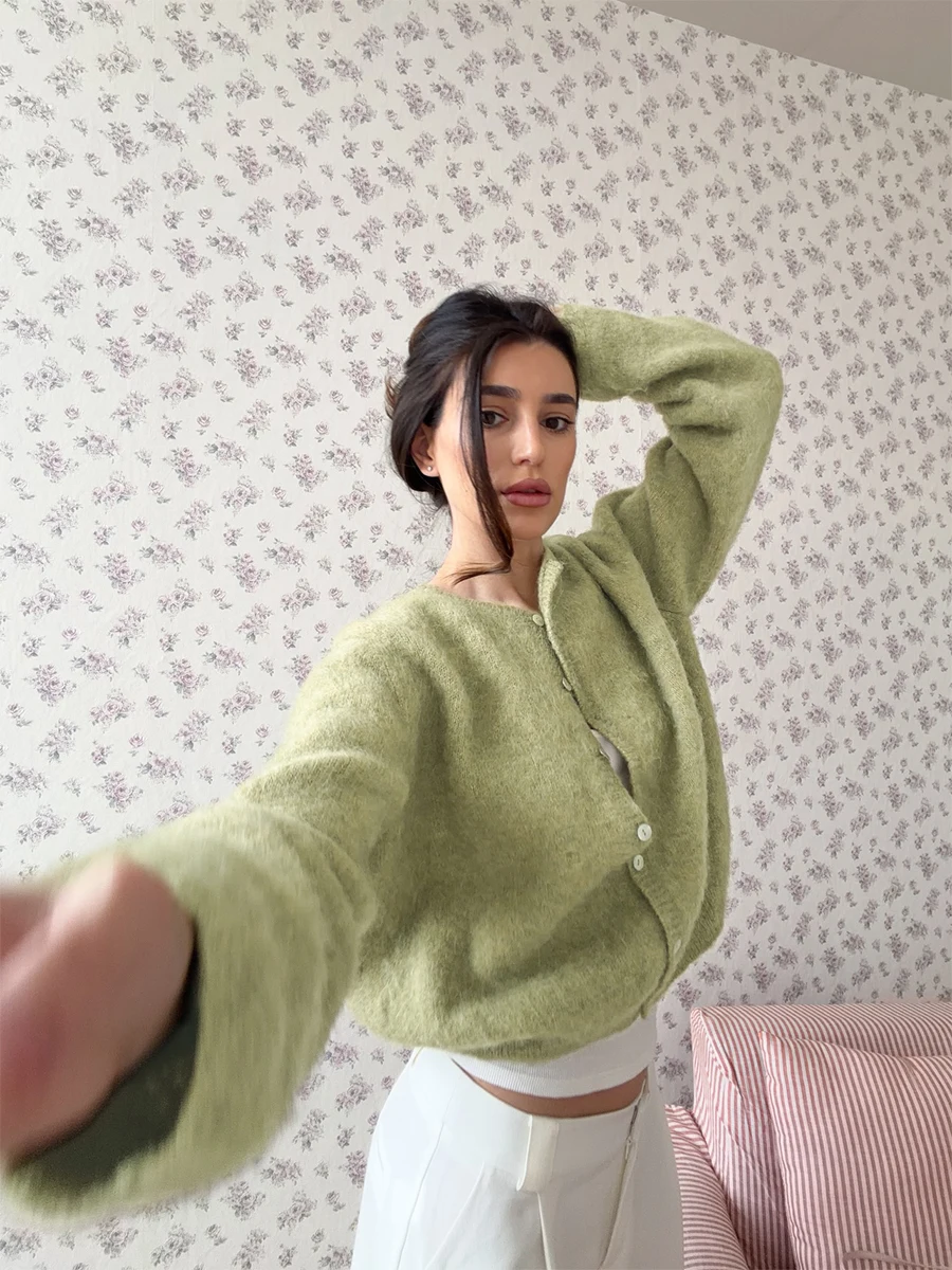 Bornladies 2026 New Lazy Style Cardigan Women's Spring and Autumn Loose Round Neck Knitted Jacket Soft Long Sleeved Sweater