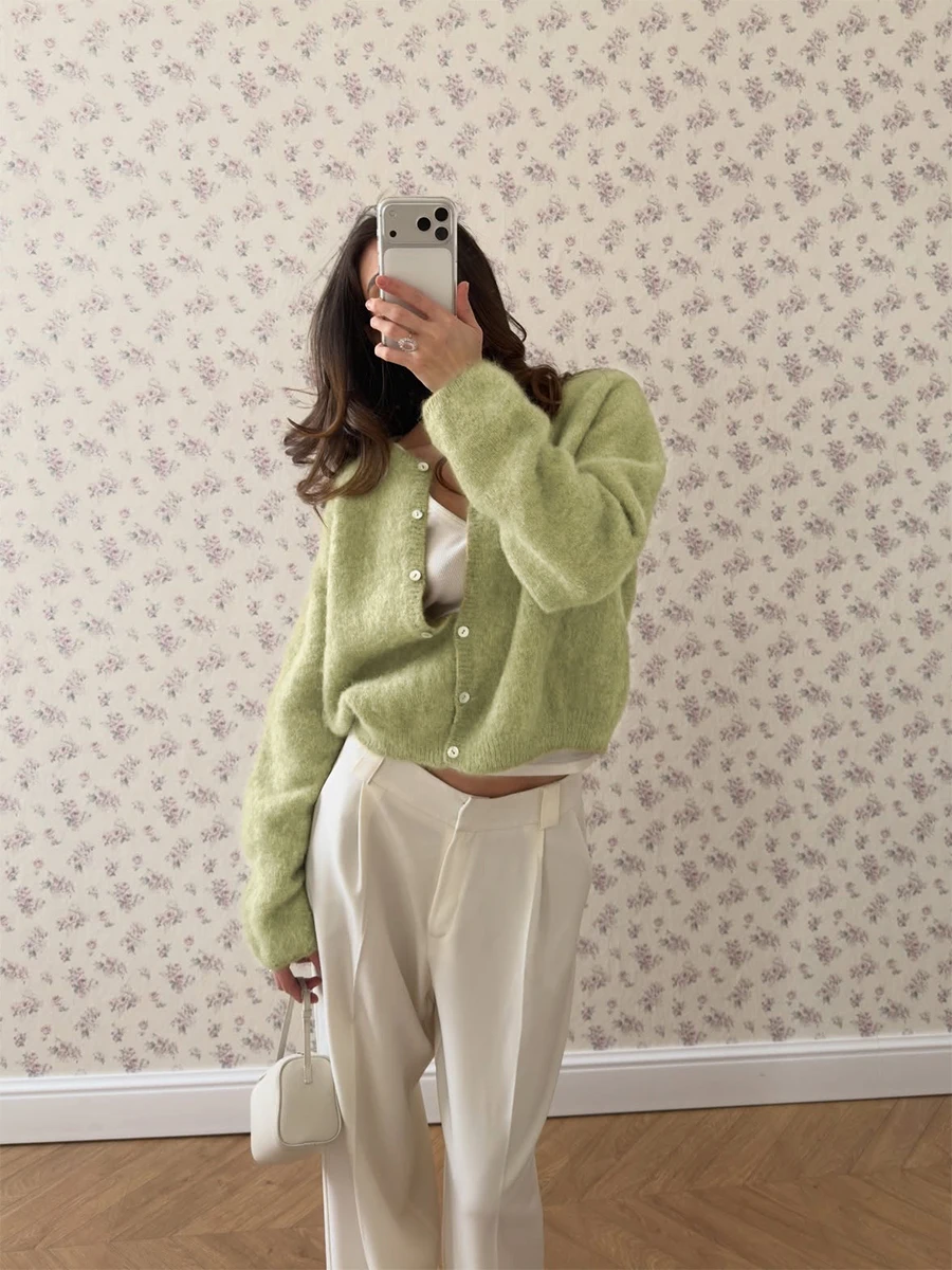 Bornladies 2026 New Lazy Style Cardigan Women's Spring and Autumn Loose Round Neck Knitted Jacket Soft Long Sleeved Sweater
