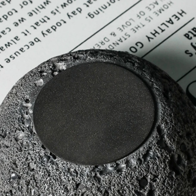 Nordic Industrial Minimalist Concrete Ashtray, Artisan-Made Natural Texture, Removable Stainless Steel Bowl & Anti-Fly Ash Lid