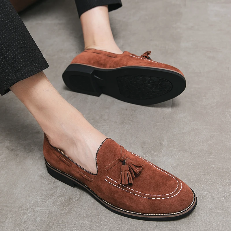 New Tassel Loafers Men's Green Brown Pointed Suede Leather Casual Shoes Wedding Dress Homecoming Footwear Zapatos Hombre