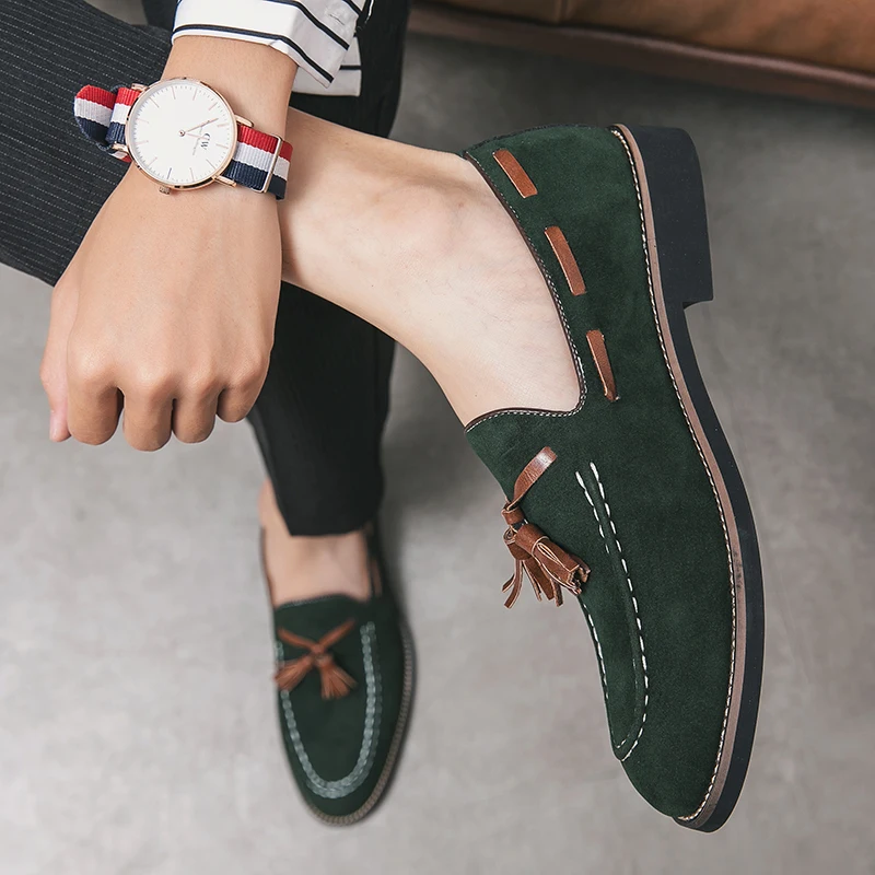 New Tassel Loafers Men's Green Brown Pointed Suede Leather Casual Shoes Wedding Dress Homecoming Footwear Zapatos Hombre