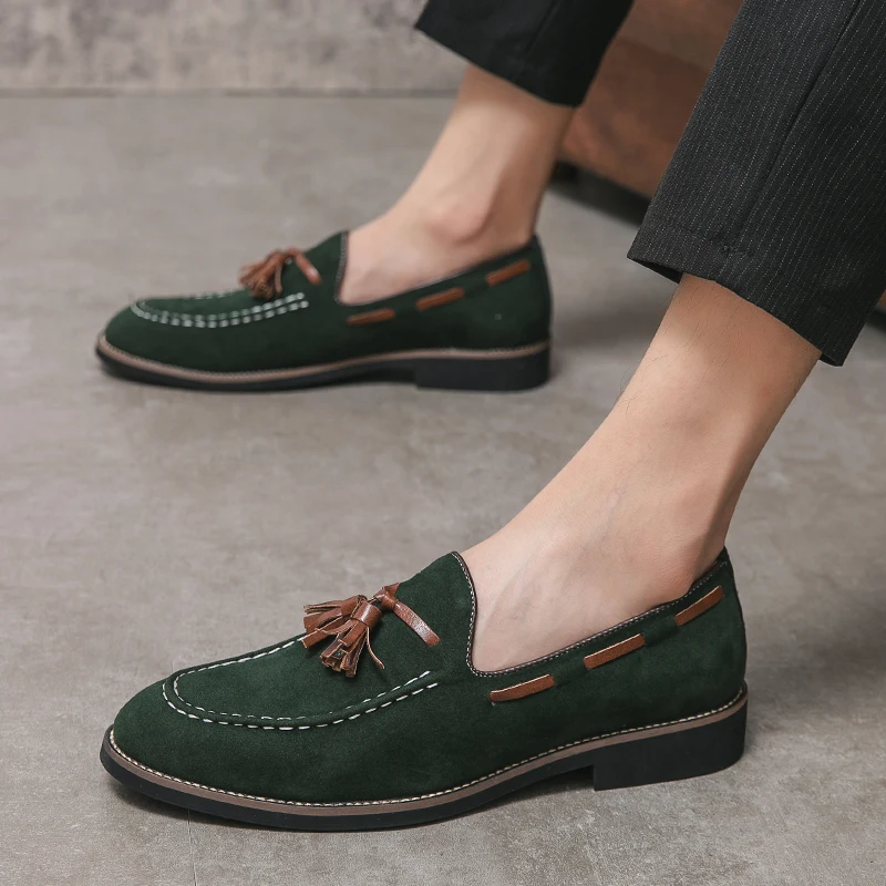 New Tassel Loafers Men's Green Brown Pointed Suede Leather Casual Shoes Wedding Dress Homecoming Footwear Zapatos Hombre