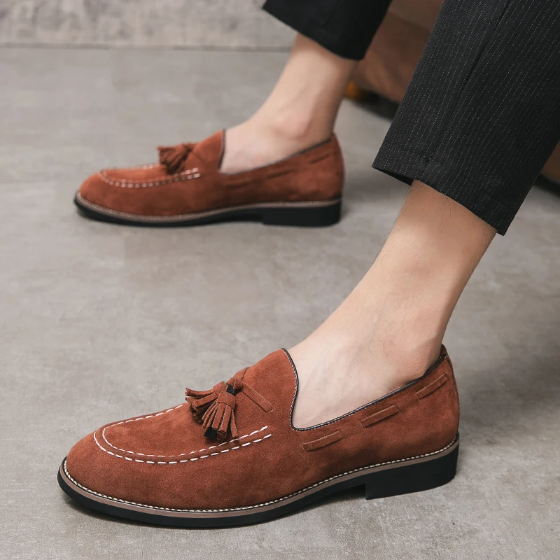 New Tassel Loafers Men's Green Brown Pointed Suede Leather Casual Shoes Wedding Dress Homecoming Footwear Zapatos Hombre