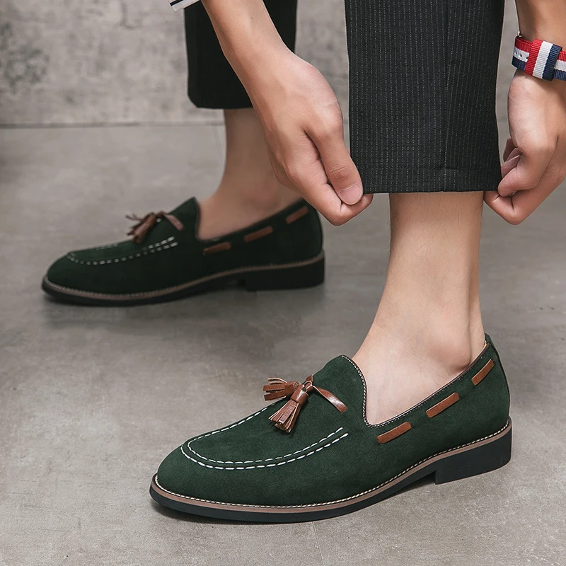 New Tassel Loafers Men's Green Brown Pointed Suede Leather Casual Shoes Wedding Dress Homecoming Footwear Zapatos Hombre
