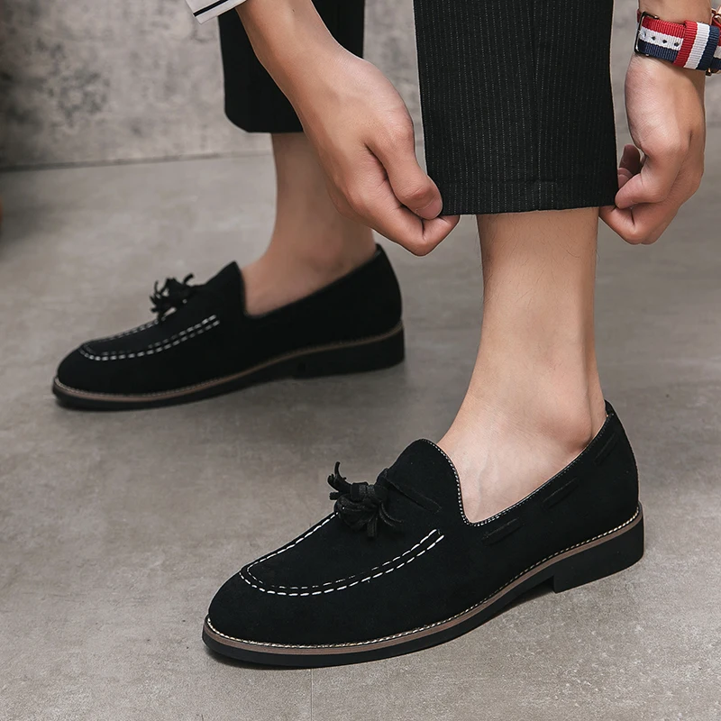 New Tassel Loafers Men's Green Brown Pointed Suede Leather Casual Shoes Wedding Dress Homecoming Footwear Zapatos Hombre