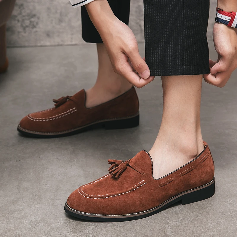 New Tassel Loafers Men's Green Brown Pointed Suede Leather Casual Shoes Wedding Dress Homecoming Footwear Zapatos Hombre