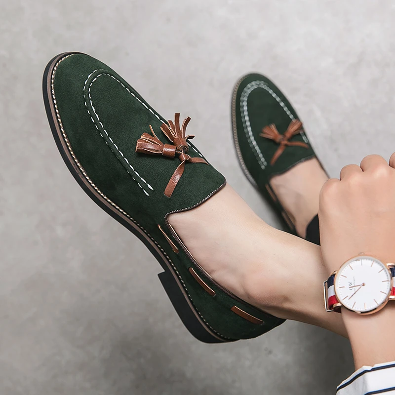 New Tassel Loafers Men's Green Brown Pointed Suede Leather Casual Shoes Wedding Dress Homecoming Footwear Zapatos Hombre