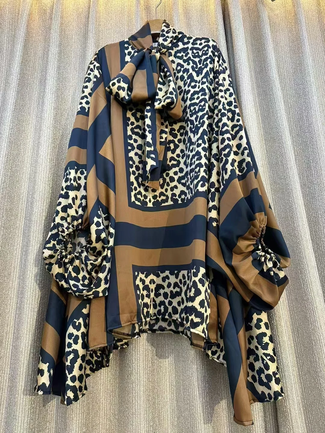New Asymmetric Chic Fashion Runway Autumn Lace-up Print Casual Blouses Women Bow Elegant Long Sleeve Vintage Loose Clothing