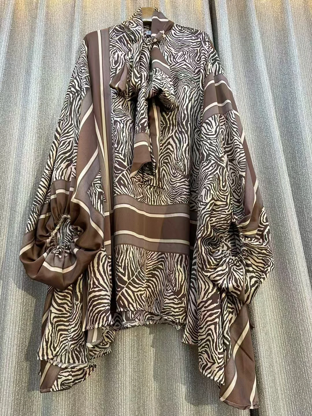 New Asymmetric Chic Fashion Runway Autumn Lace-up Print Casual Blouses Women Bow Elegant Long Sleeve Vintage Loose Clothing
