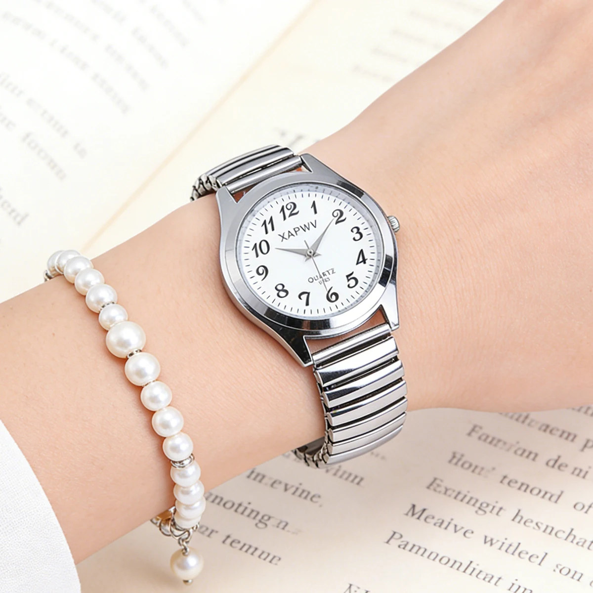 Fashion Couple Watches, a Pair of Casual Quartz Watches for Men and Women, Arabic Numerals, Elastic Strap Women's Wristwatch