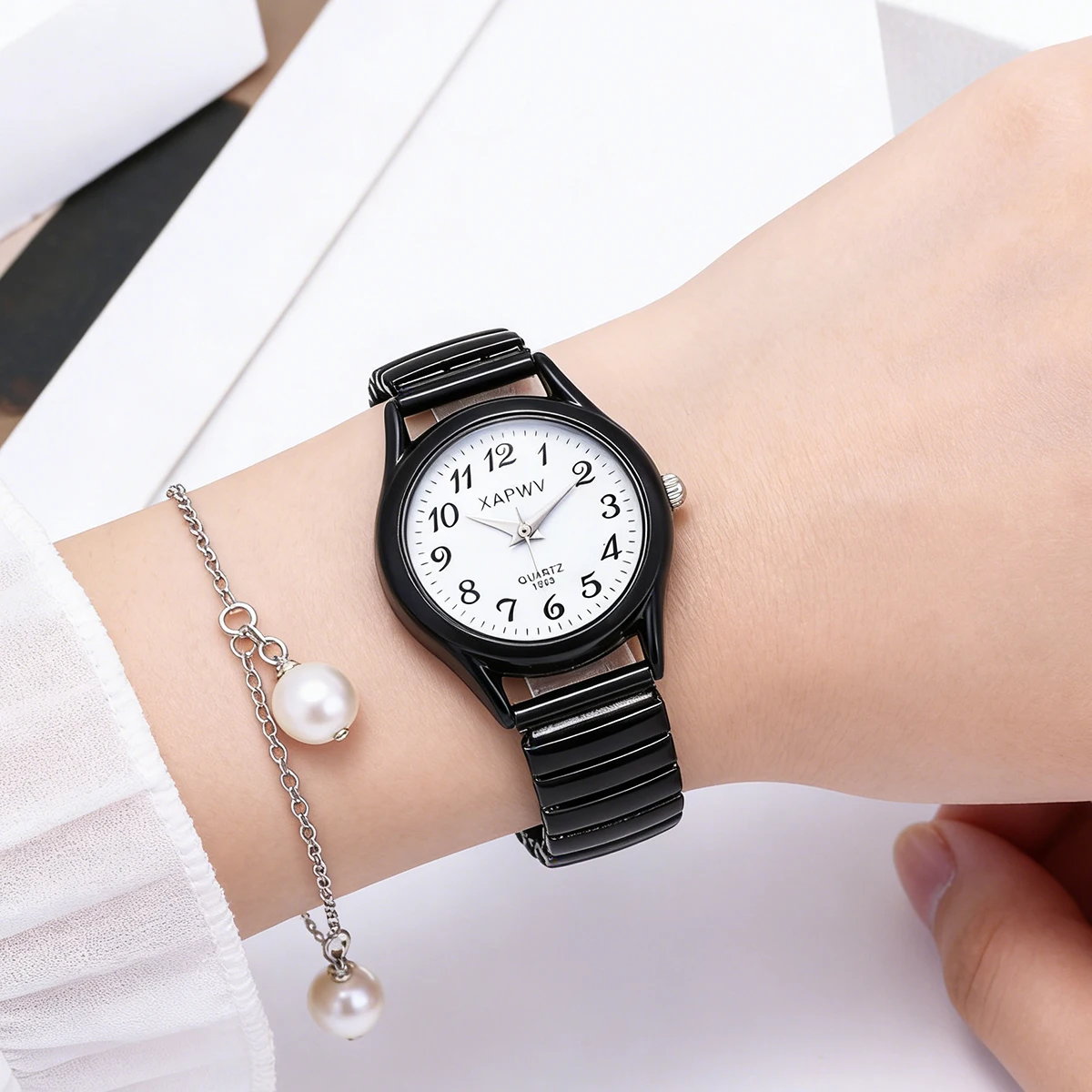 Fashion Couple Watches, a Pair of Casual Quartz Watches for Men and Women, Arabic Numerals, Elastic Strap Women's Wristwatch