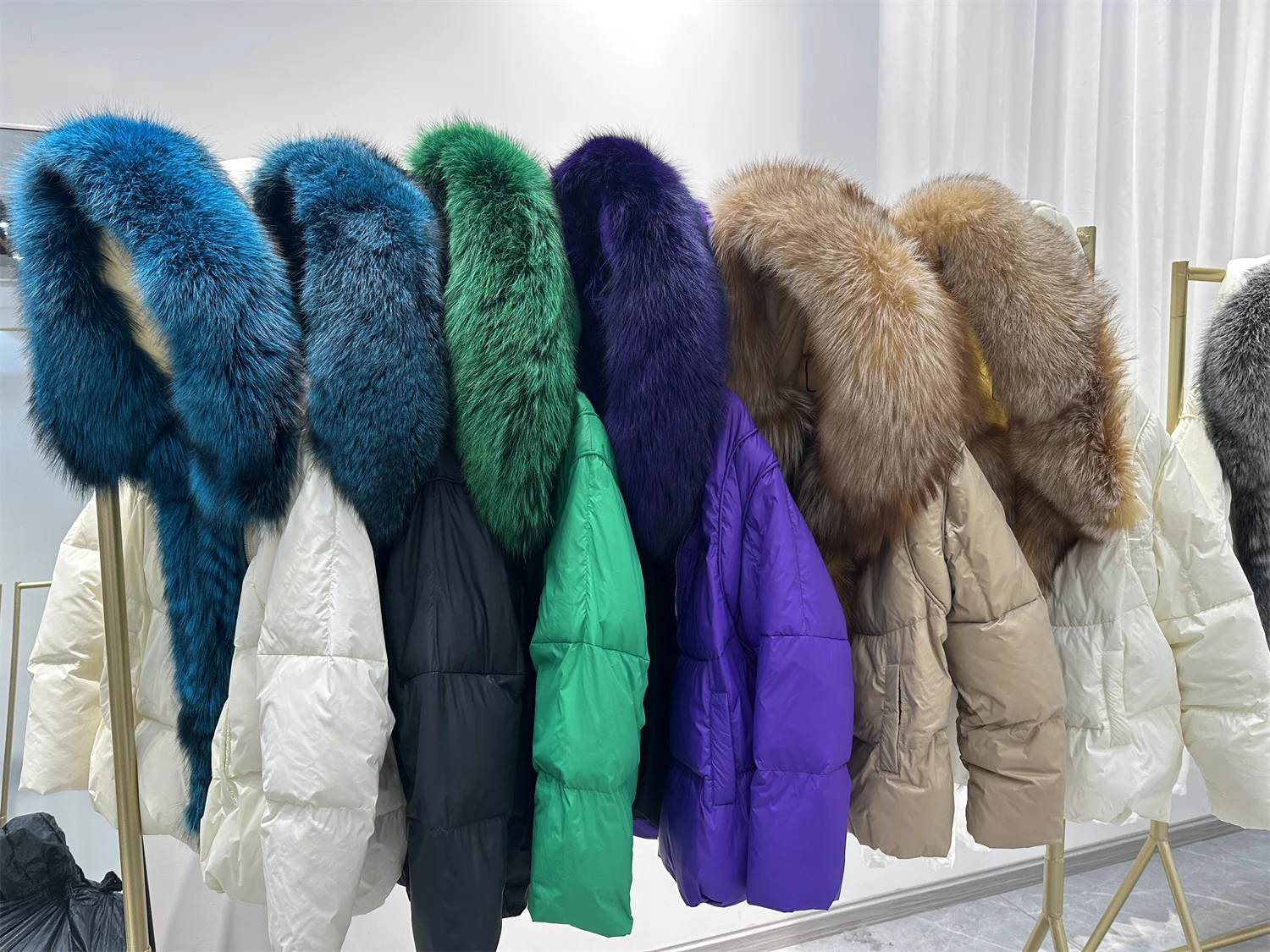 New Fashion Outerwear Puffer Jacket 2024 Women Coat White Duck Down Jacket Super Large Real Silver Fox Fur Collar Hooded