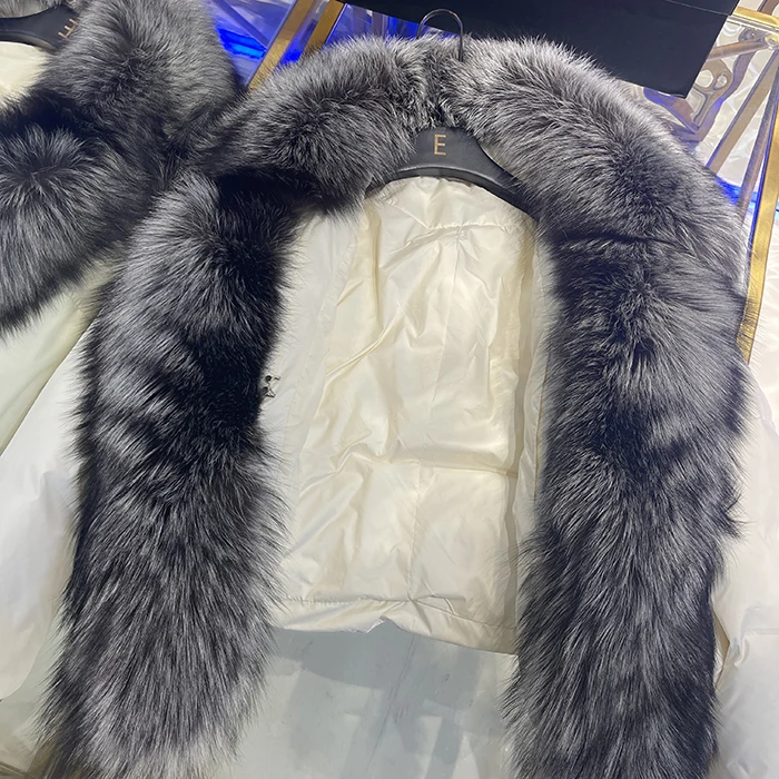 New Fashion Outerwear Puffer Jacket 2024 Women Coat White Duck Down Jacket Super Large Real Silver Fox Fur Collar Hooded