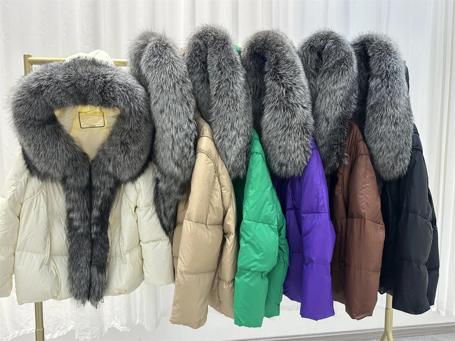 New Fashion Outerwear Puffer Jacket 2024 Women Coat White Duck Down Jacket Super Large Real Silver Fox Fur Collar Hooded