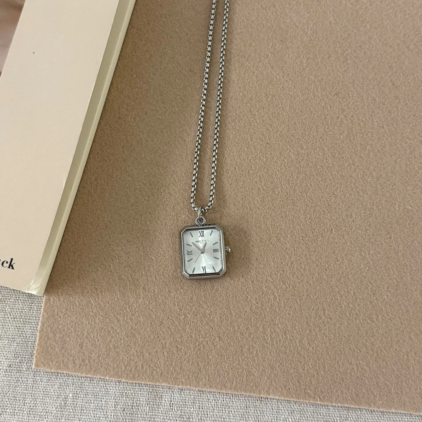 Retro Silver Pocket Watch,Pendant Necklace,Women's Niche High-End Sense,Unique Long Sweater Chain Watch,2026 New Accessories