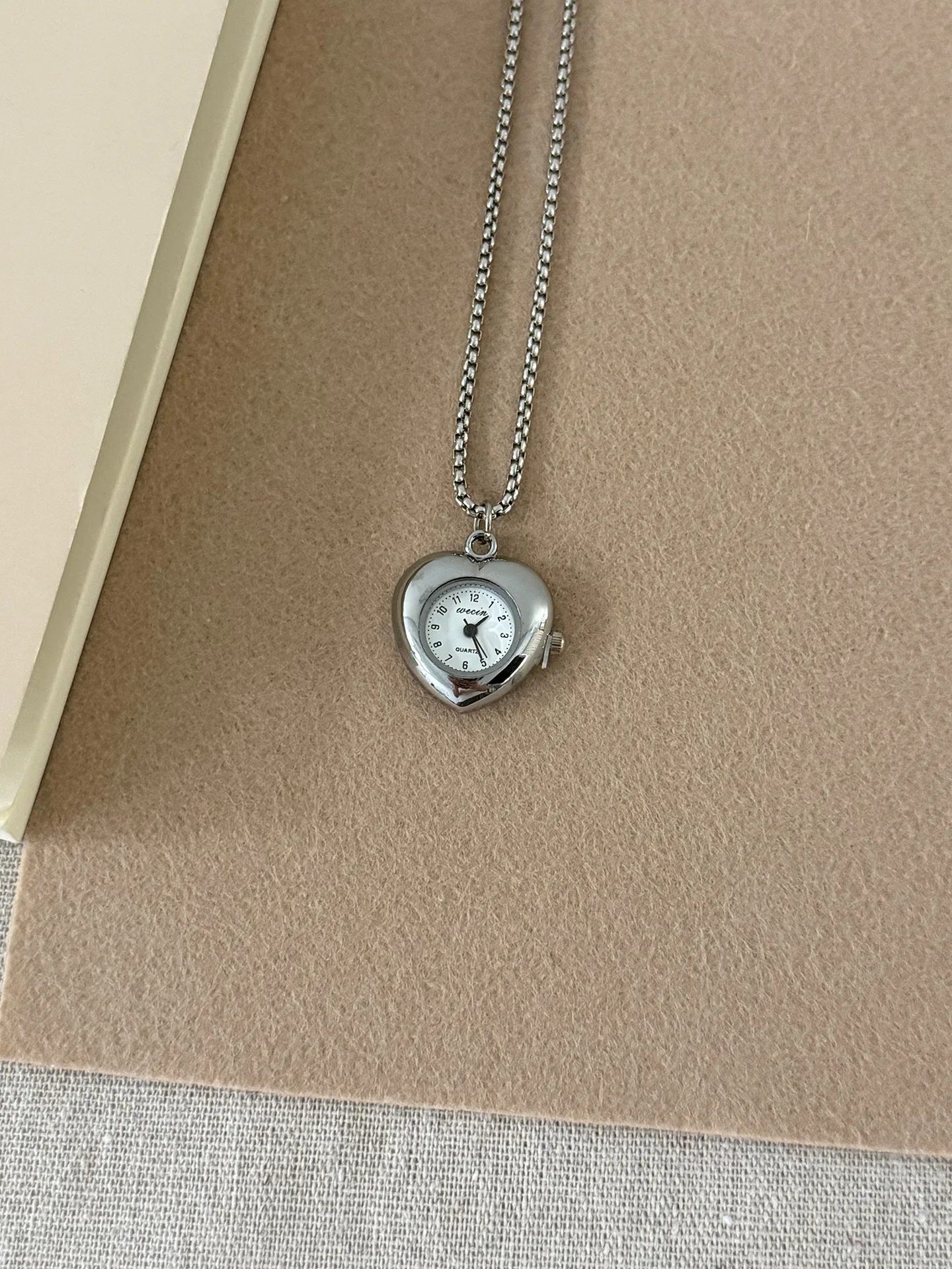 Retro Silver Pocket Watch,Pendant Necklace,Women's Niche High-End Sense,Unique Long Sweater Chain Watch,2026 New Accessories