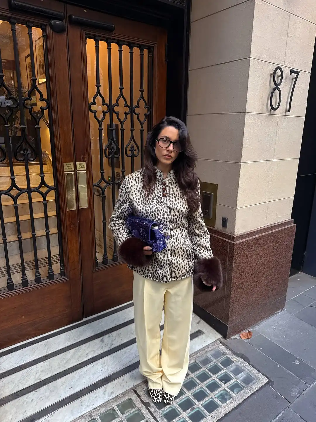 Women Leopard Print Stand Collar Waist Cinched Faux Fur Short Coat Fluffy Cuff Fashion Outerwear Winter Ladies Warm Furry Jacket