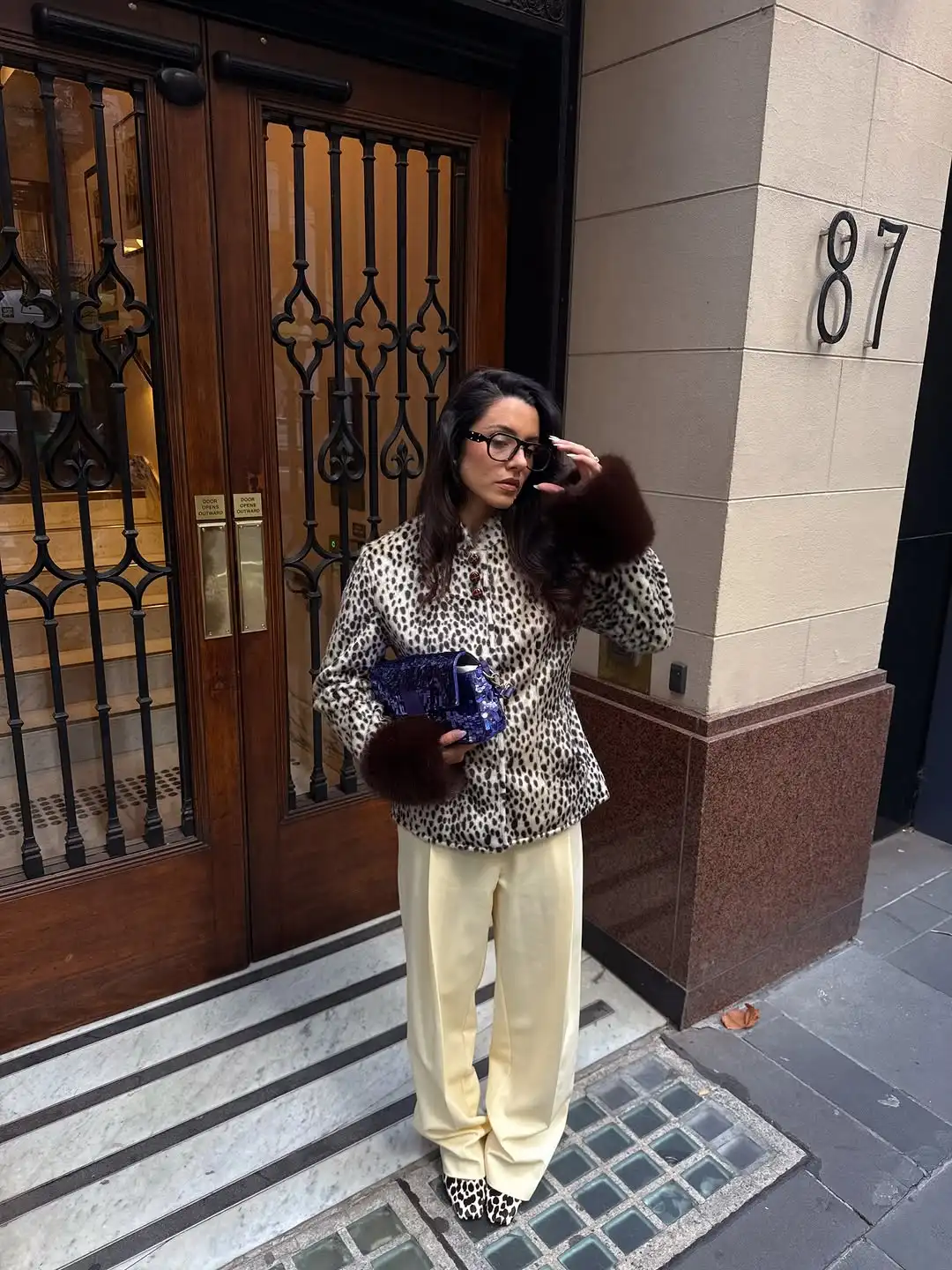 Women Leopard Print Stand Collar Waist Cinched Faux Fur Short Coat Fluffy Cuff Fashion Outerwear Winter Ladies Warm Furry Jacket