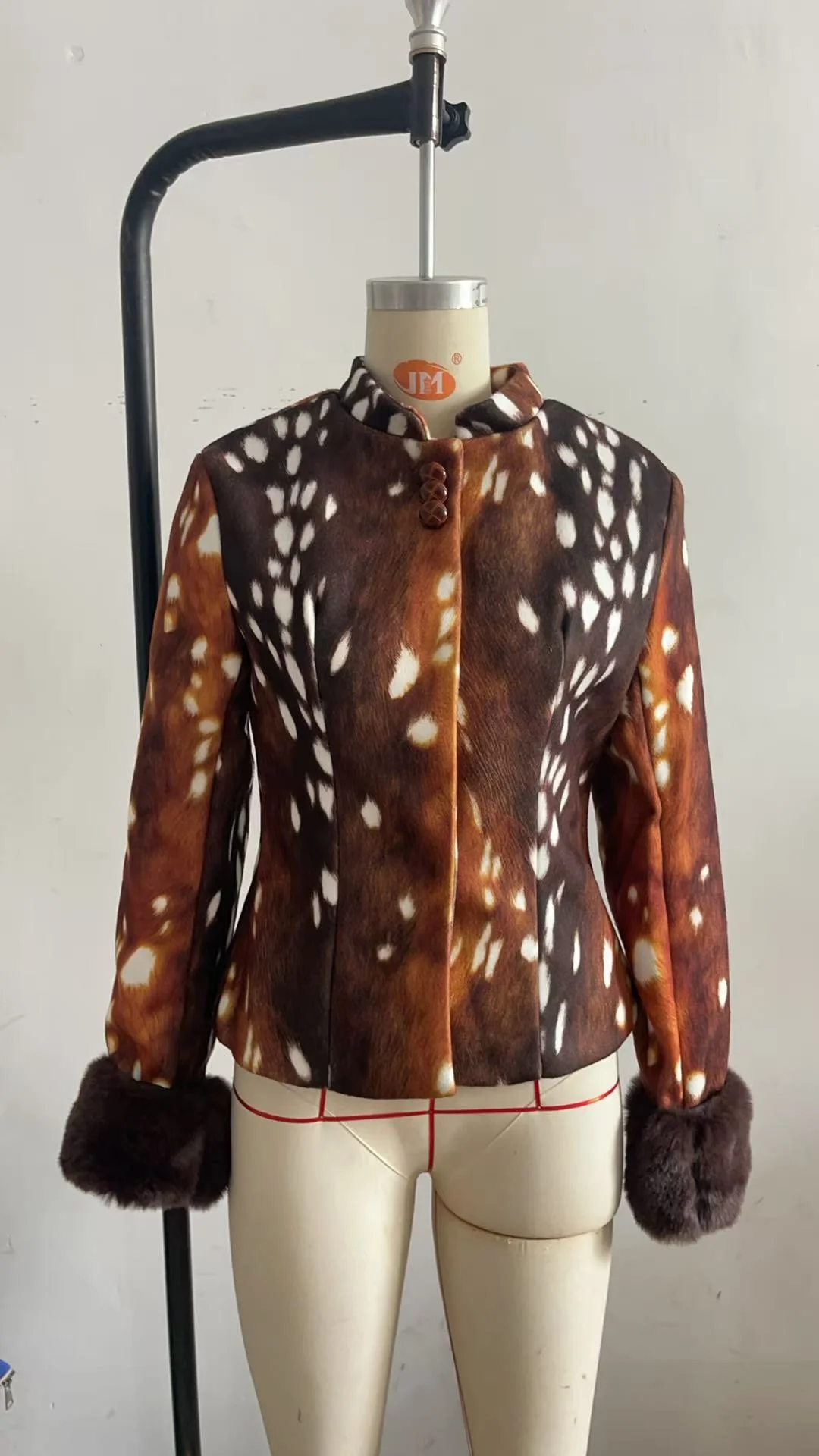 Women Leopard Print Stand Collar Waist Cinched Faux Fur Short Coat Fluffy Cuff Fashion Outerwear Winter Ladies Warm Furry Jacket