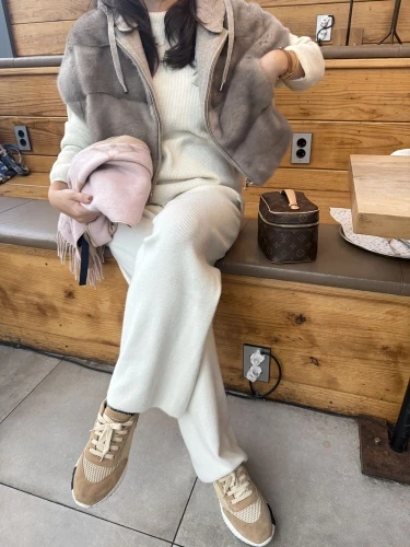 Faux Mink Fur Women Coat Removable Hoode Zipper Up Short Sleeves Winter Fall Faux Fur Jacket