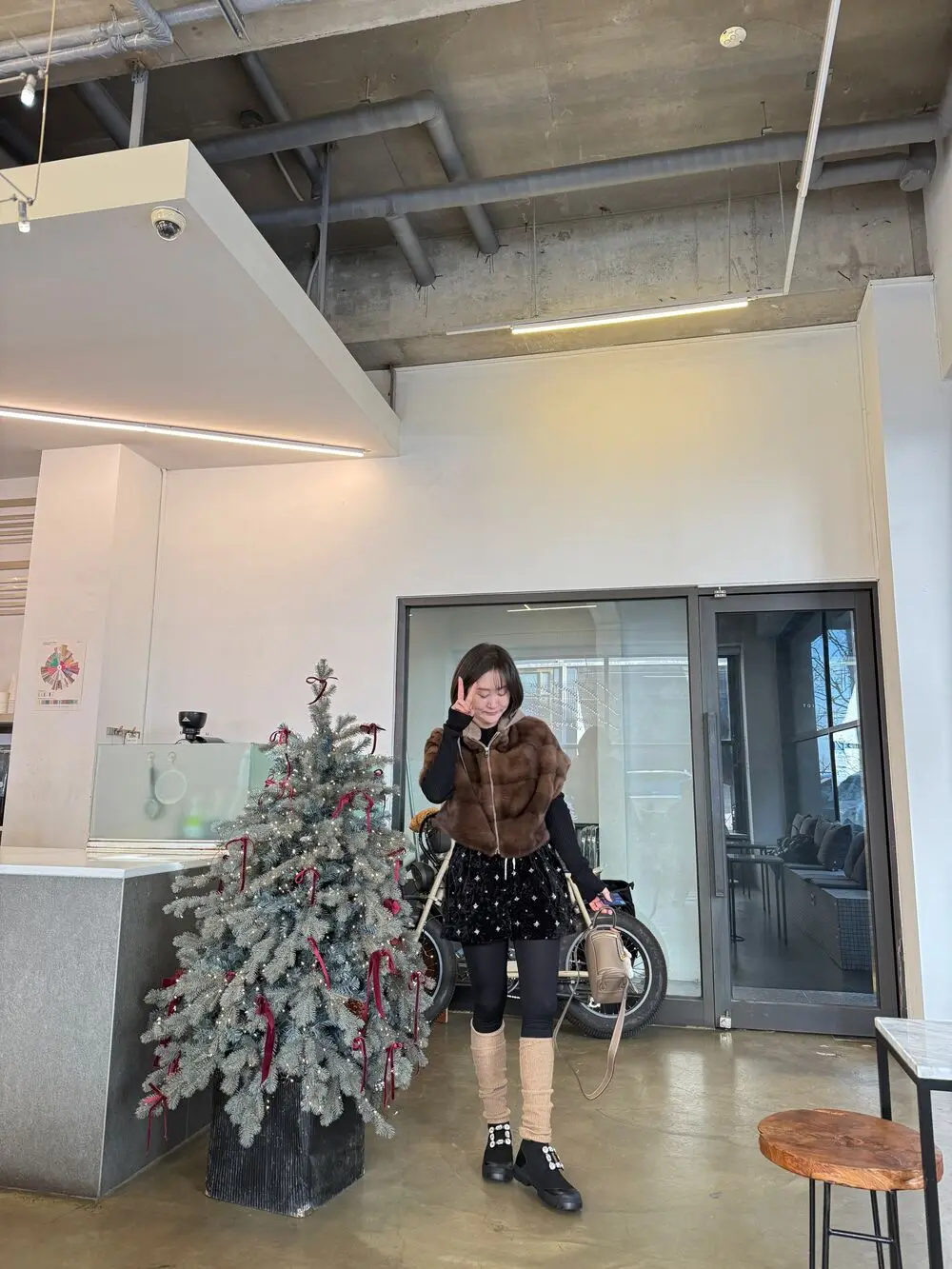 Faux Mink Fur Women Coat Removable Hoode Zipper Up Short Sleeves Winter Fall Faux Fur Jacket