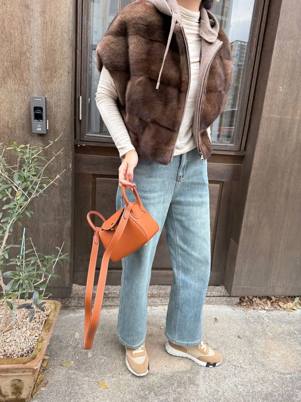 Faux Mink Fur Women Coat Removable Hoode Zipper Up Short Sleeves Winter Fall Faux Fur Jacket