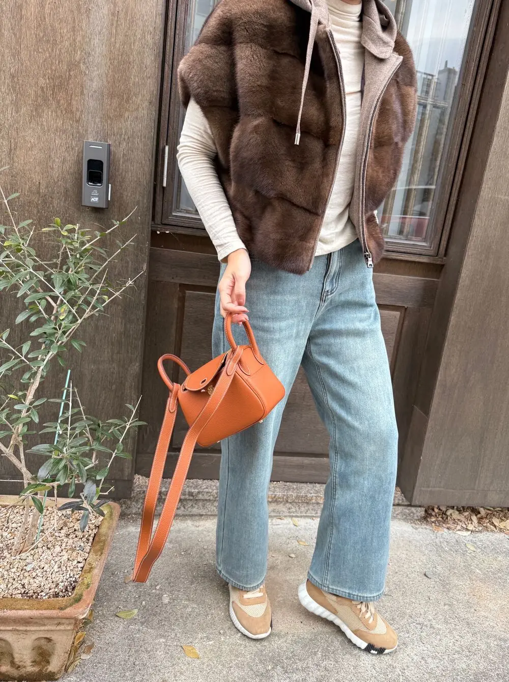 Faux Mink Fur Women Coat Removable Hoode Zipper Up Short Sleeves Winter Fall Faux Fur Jacket