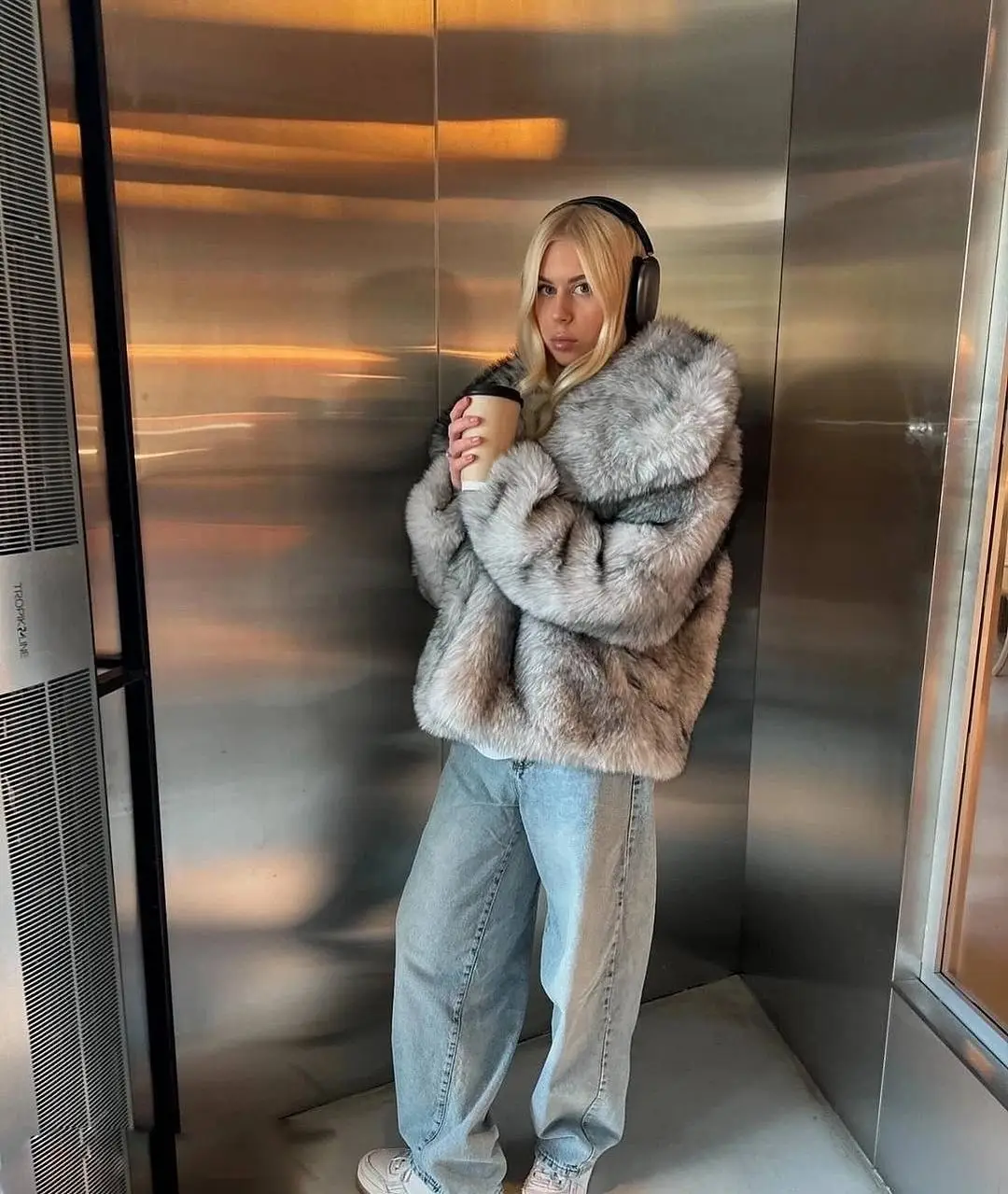 Fashion Winter Soft Fluffy Fur Coat Women High Street Luxury Large lapel Faux Fox Fur Jacket Silver fox colored Female Overcoats