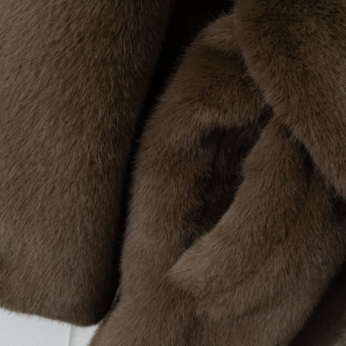 Women Shawl Collar Faux Fur Coat, Single‑Breasted Warm Fluffy Plush Jacket with Waist Belt, Elegant Autumn Winter Outerwear