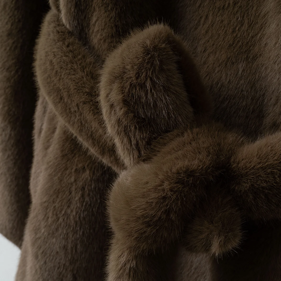 Women Shawl Collar Faux Fur Coat, Single‑Breasted Warm Fluffy Plush Jacket with Waist Belt, Elegant Autumn Winter Outerwear
