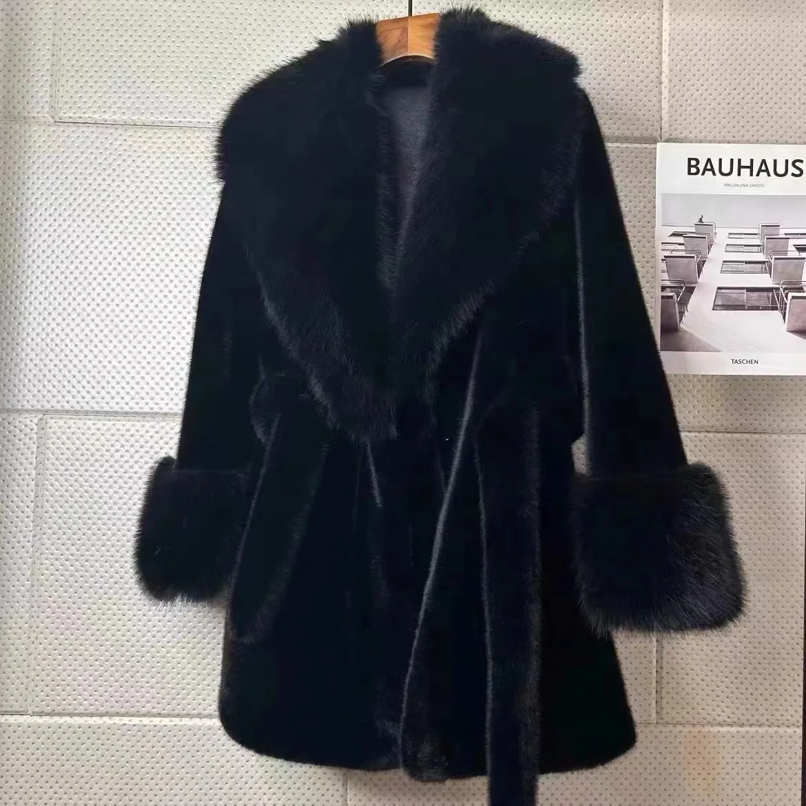 Luxury Brand Chic Faux Fur Coats Fur Collar Oversized with Belt Women Fur Jackets Winter Long Sleeve Outerwear Soft Coats New