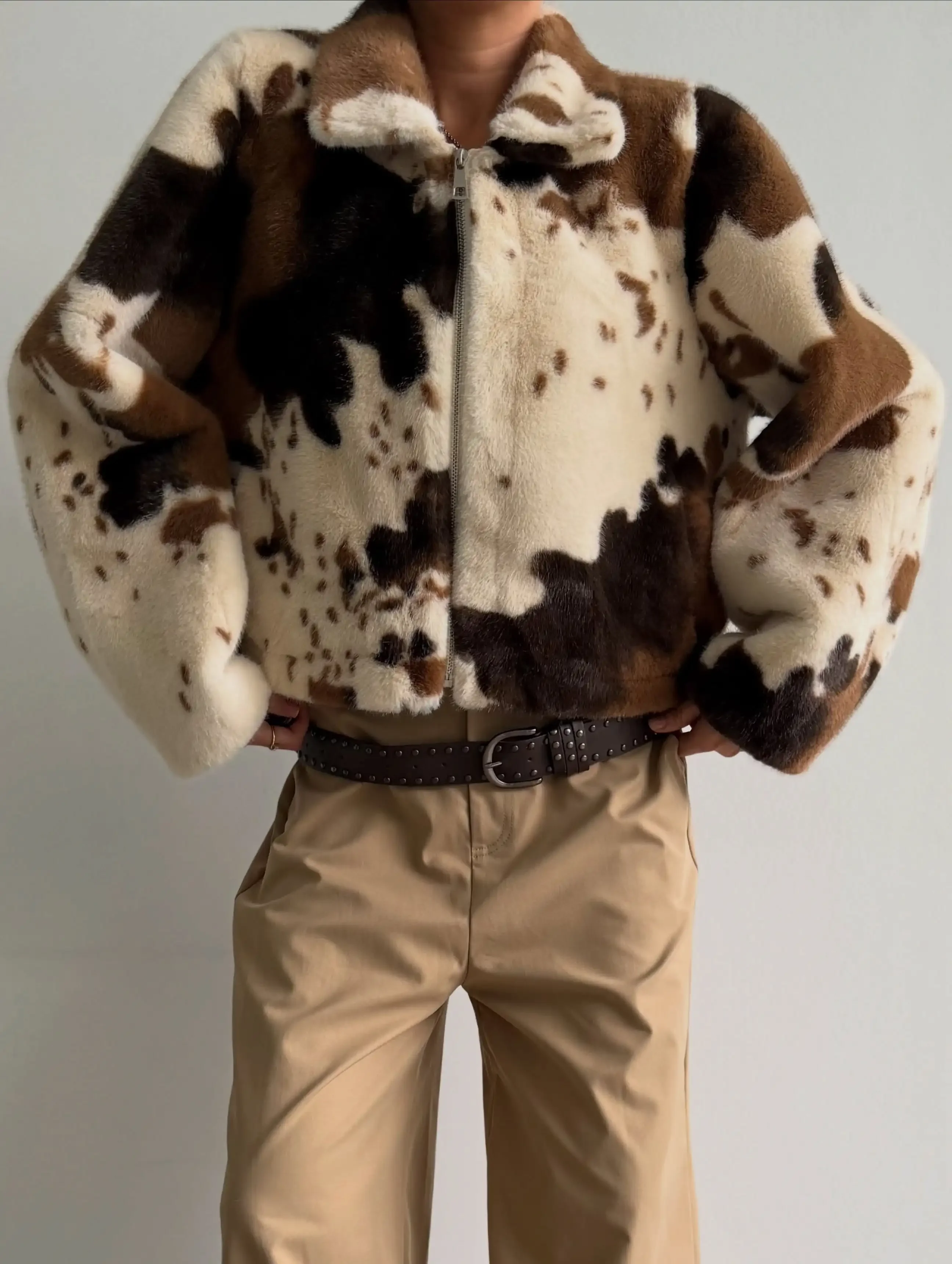 Women's Cow Print Cropped Faux Fur Jacket Turn‑down Collar Zip‑up Long Sleeve Casual Furry Short Outerwear 2026 Fashion Ladies