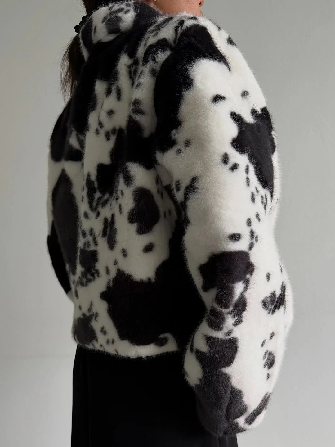 Women's Cow Print Cropped Faux Fur Jacket Turn‑down Collar Zip‑up Long Sleeve Casual Furry Short Outerwear 2026 Fashion Ladies