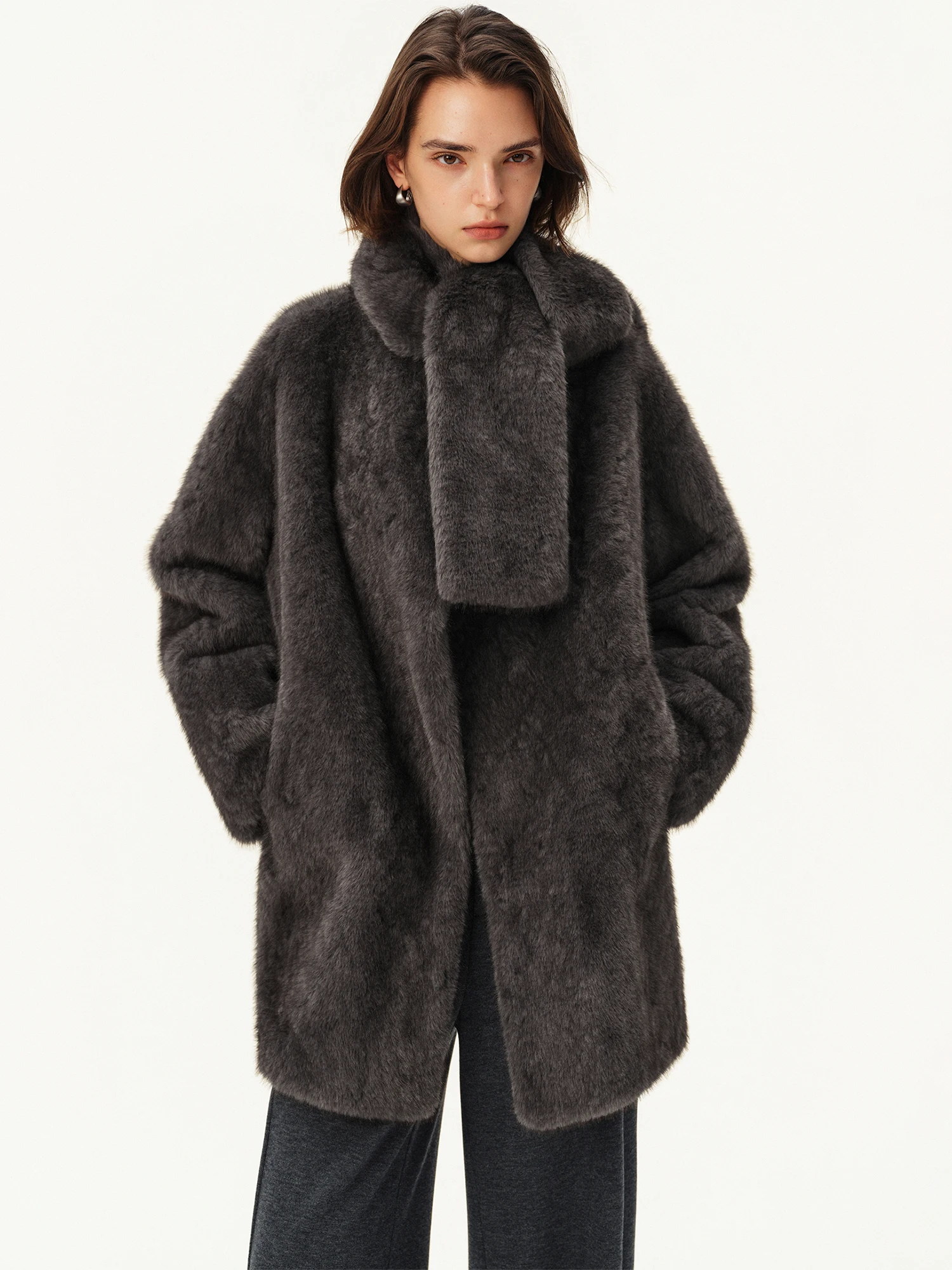 ZIQIAO Women 2026 Winter New Faux Fur Shearling Jacket Fashion Embossed Craft Warm Fuzzy Outerwear Coat for Ladies Daily Wear