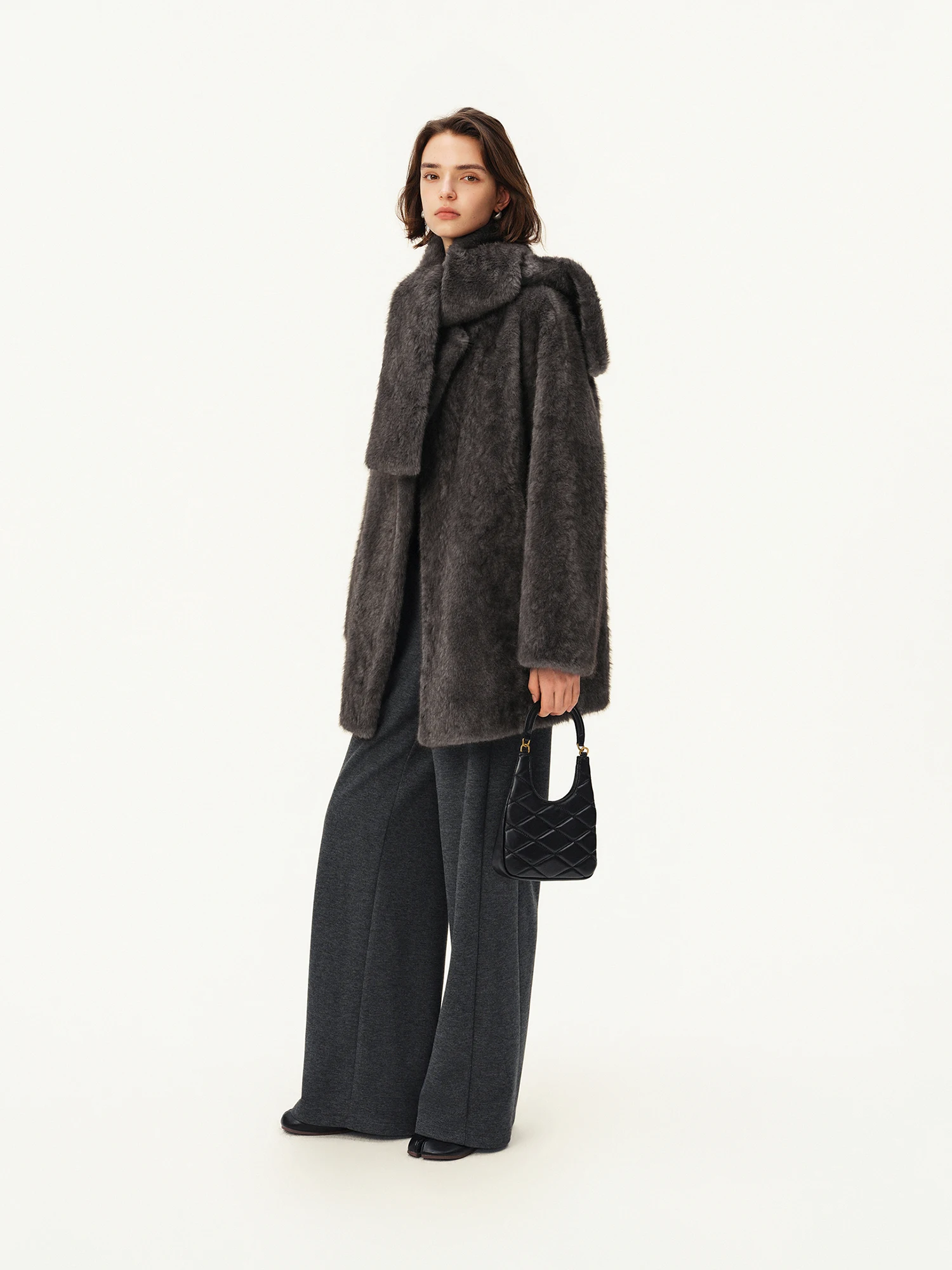 ZIQIAO Women 2026 Winter New Faux Fur Shearling Jacket Fashion Embossed Craft Warm Fuzzy Outerwear Coat for Ladies Daily Wear