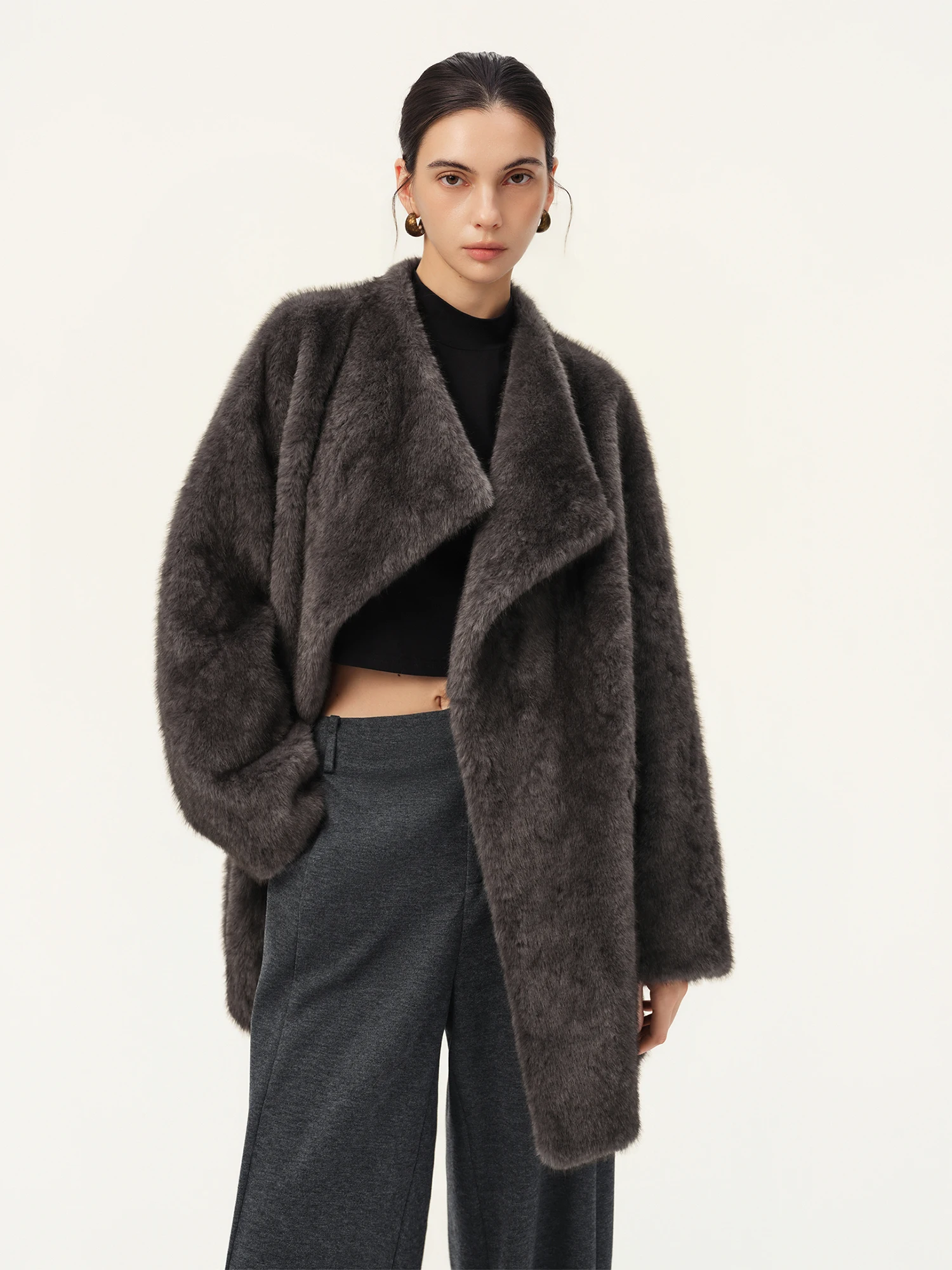 ZIQIAO Women 2026 Winter New Faux Fur Shearling Jacket Fashion Embossed Craft Warm Fuzzy Outerwear Coat for Ladies Daily Wear