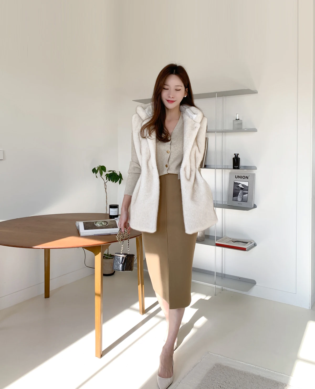 Women's Autumn Winter Korean Style Hooded Sleeveless Faux Fur Vest Outwear Lady Elegant Faux Mink Hair Slim Waist Vest Jacket