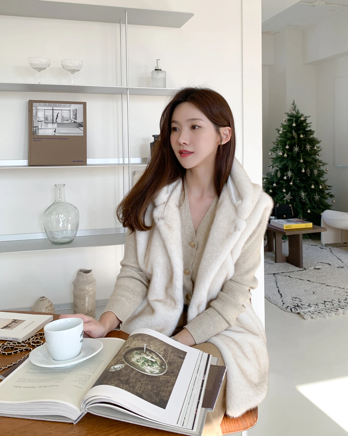 Women's Autumn Winter Korean Style Hooded Sleeveless Faux Fur Vest Outwear Lady Elegant Faux Mink Hair Slim Waist Vest Jacket