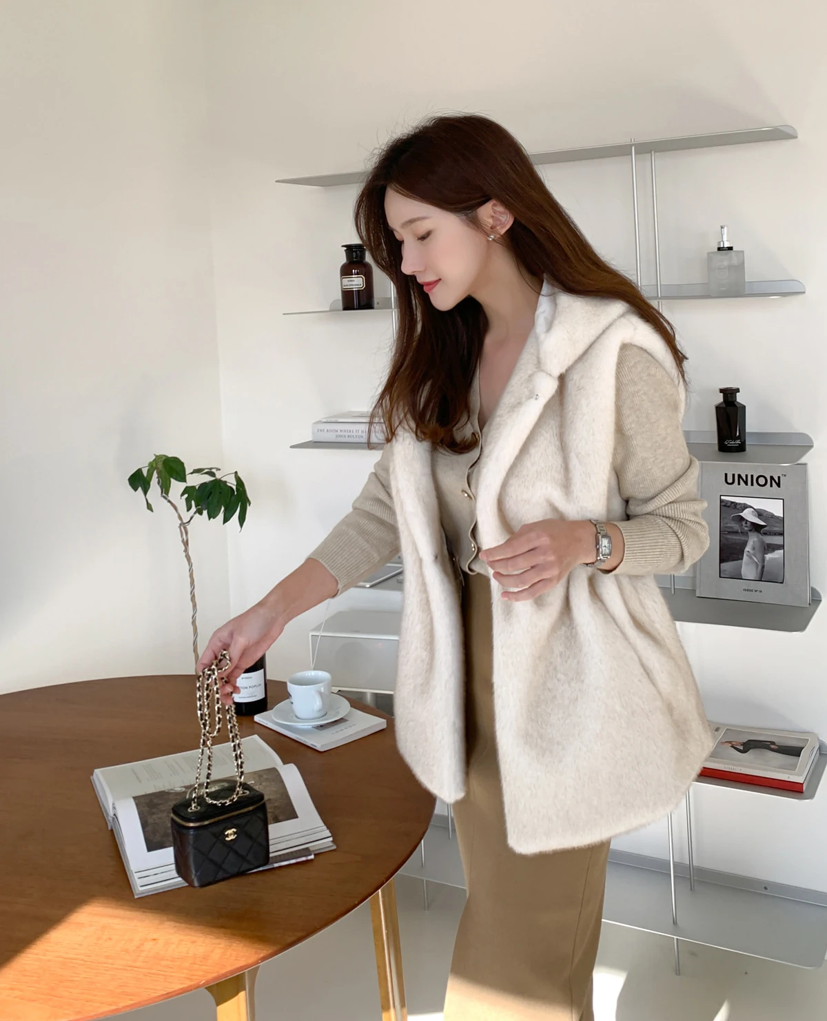 Women's Autumn Winter Korean Style Hooded Sleeveless Faux Fur Vest Outwear Lady Elegant Faux Mink Hair Slim Waist Vest Jacket
