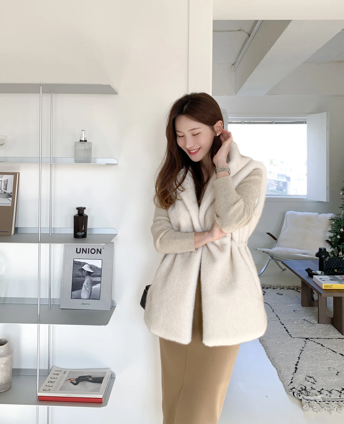 Women's Autumn Winter Korean Style Hooded Sleeveless Faux Fur Vest Outwear Lady Elegant Faux Mink Hair Slim Waist Vest Jacket