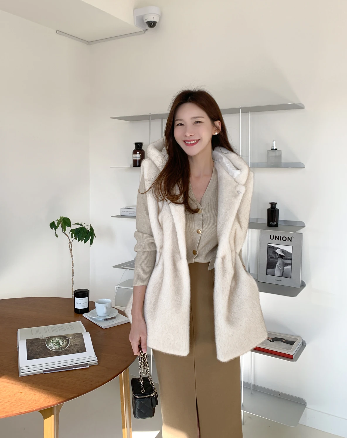 Women's Autumn Winter Korean Style Hooded Sleeveless Faux Fur Vest Outwear Lady Elegant Faux Mink Hair Slim Waist Vest Jacket