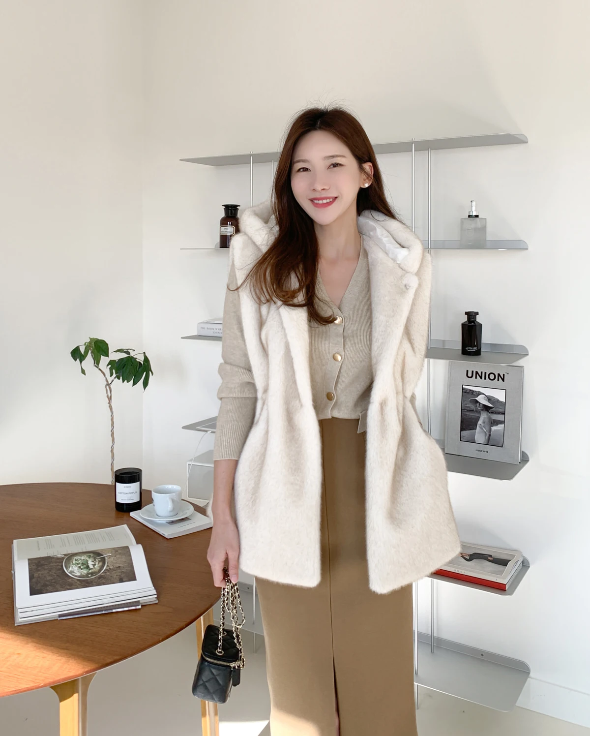 Women's Autumn Winter Korean Style Hooded Sleeveless Faux Fur Vest Outwear Lady Elegant Faux Mink Hair Slim Waist Vest Jacket