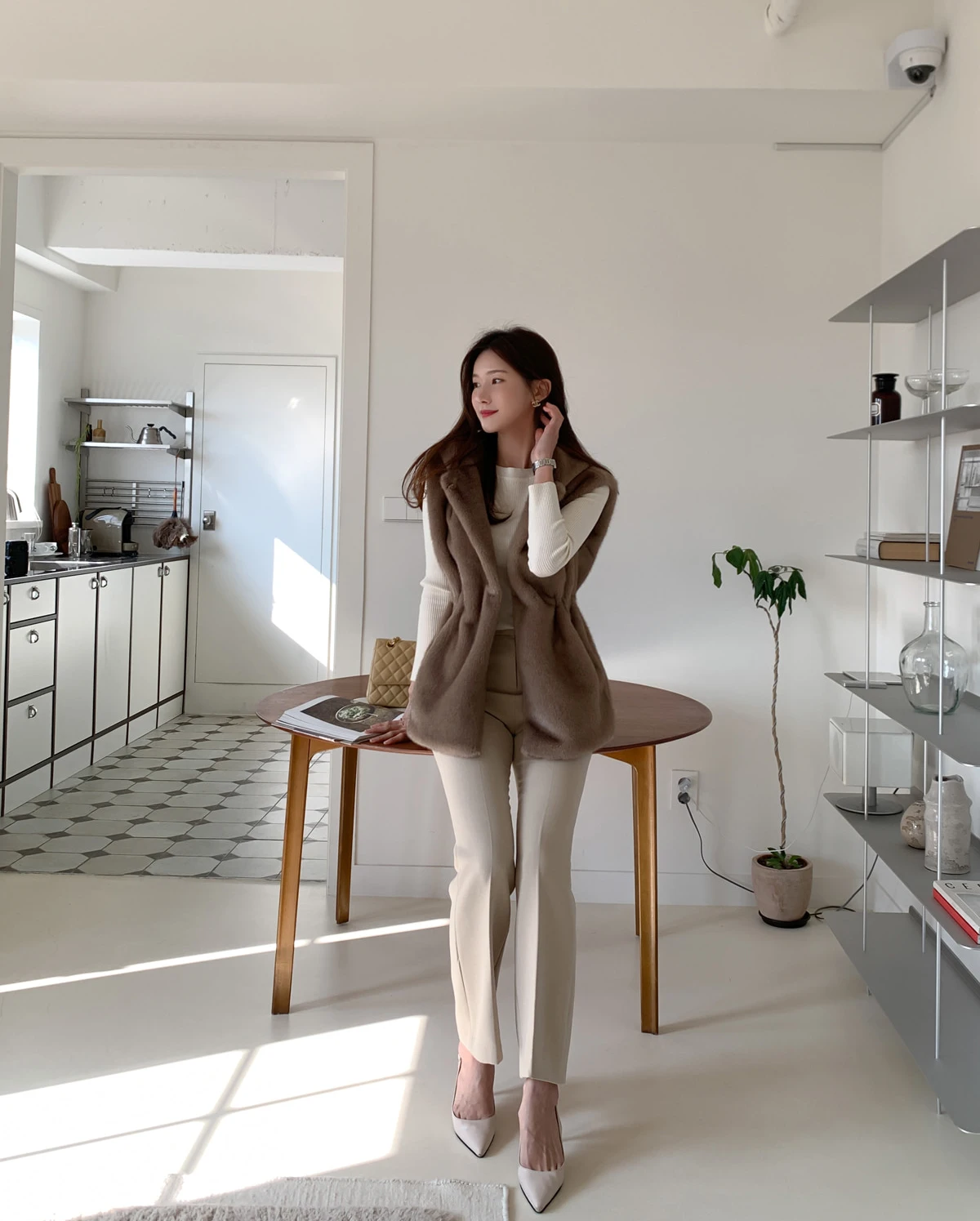 Women's Autumn Winter Korean Style Hooded Sleeveless Faux Fur Vest Outwear Lady Elegant Faux Mink Hair Slim Waist Vest Jacket