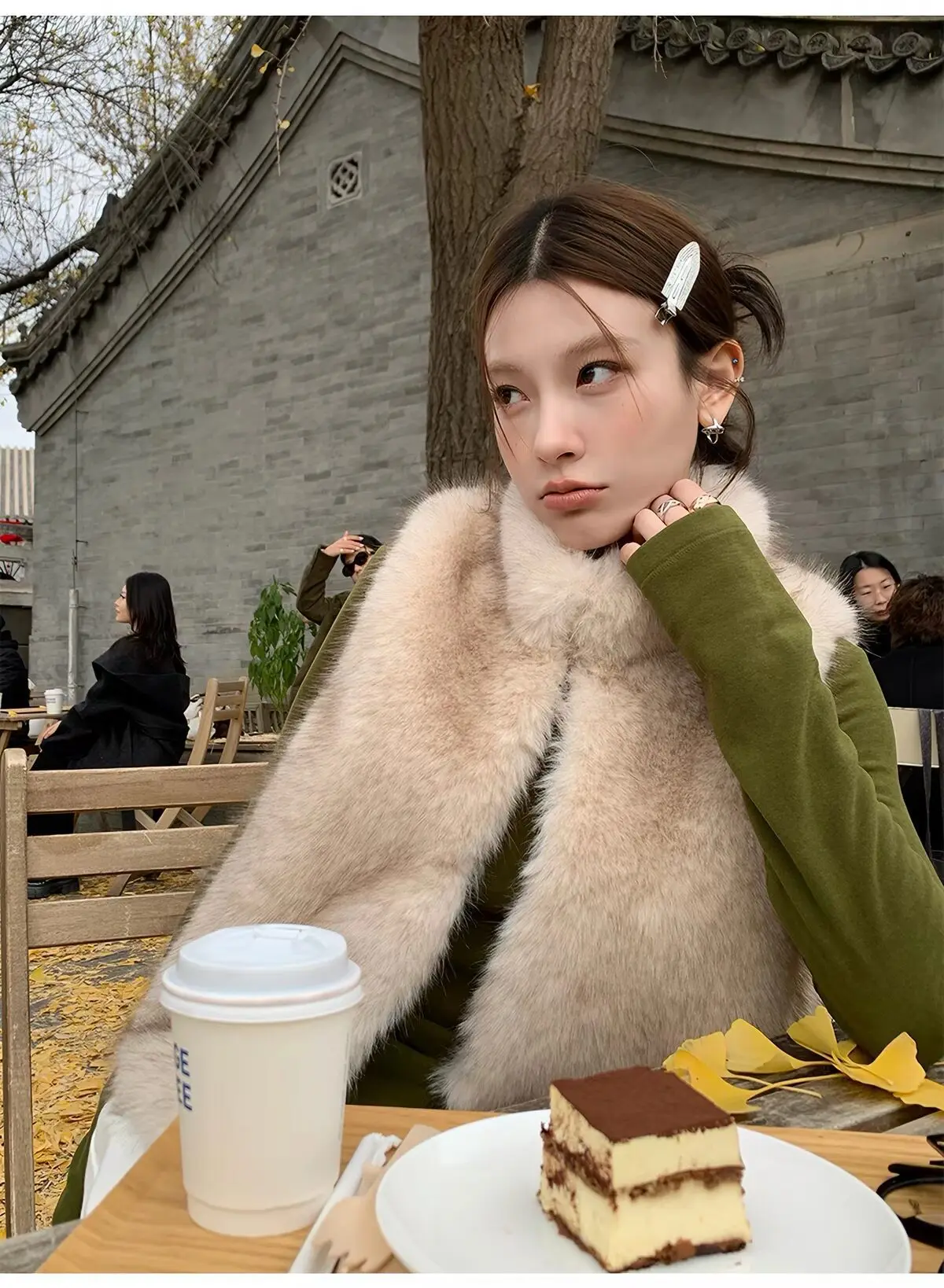 Women Faux Fur Short Coats Jackets Stand Collar Sleeveless Coat Thick Warm Y2k Streetwear Jacket Elegant Outerwear Autumn Winter
