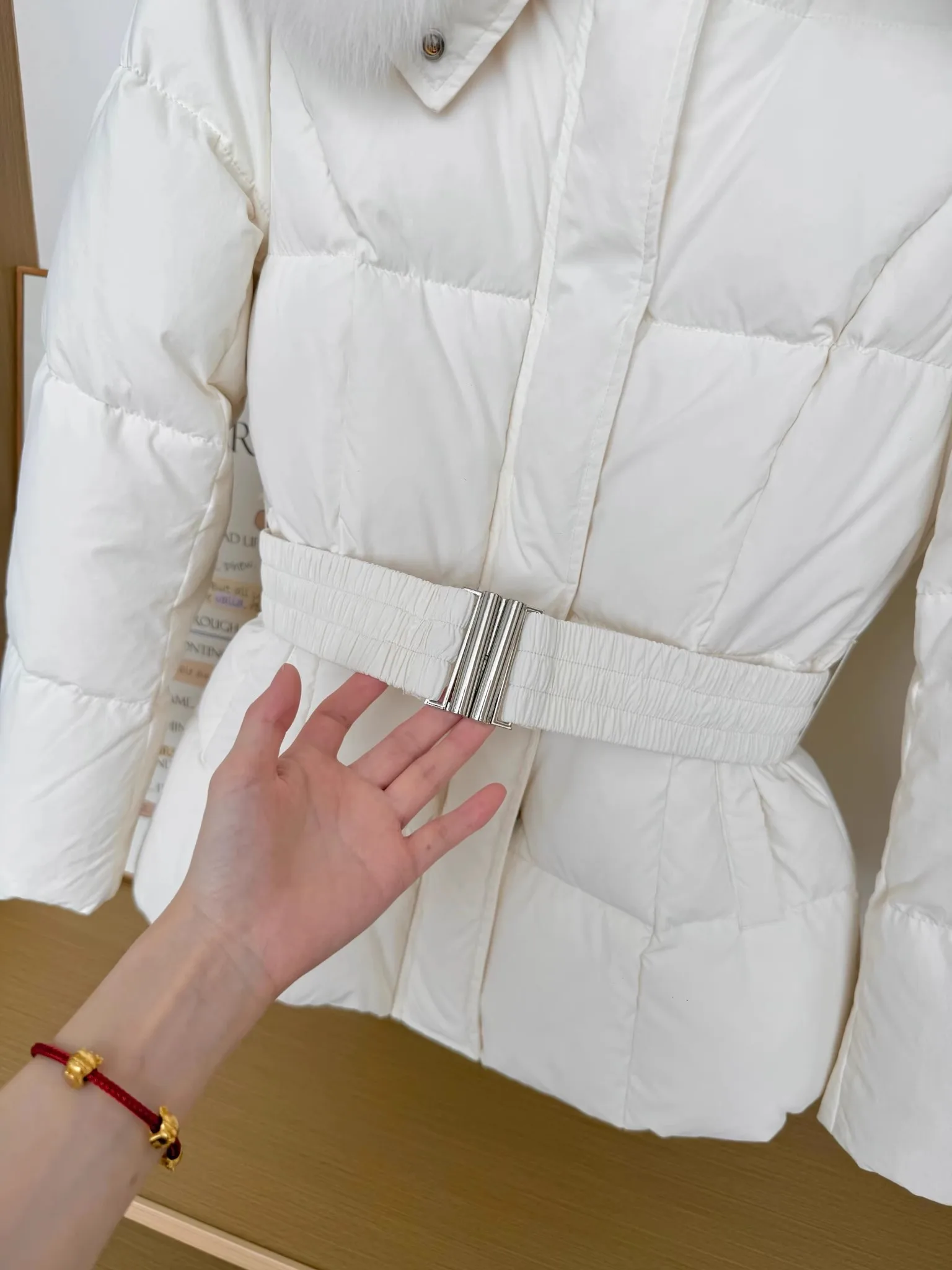Winter Women's Faux Fur Collar Hooded Parkas Fashion Belt Thick Padded Cotton Jacket Women Slim Fit Solid Zipper Puffer Jackets