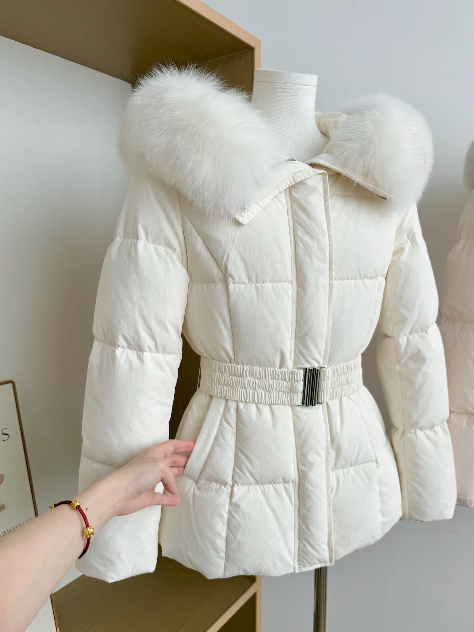 Winter Women's Faux Fur Collar Hooded Parkas Fashion Belt Thick Padded Cotton Jacket Women Slim Fit Solid Zipper Puffer Jackets