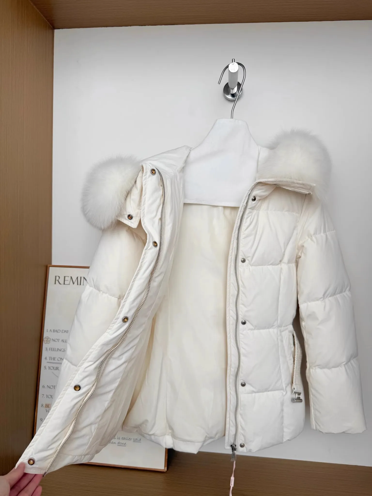 Winter Women's Faux Fur Collar Hooded Parkas Fashion Belt Thick Padded Cotton Jacket Women Slim Fit Solid Zipper Puffer Jackets