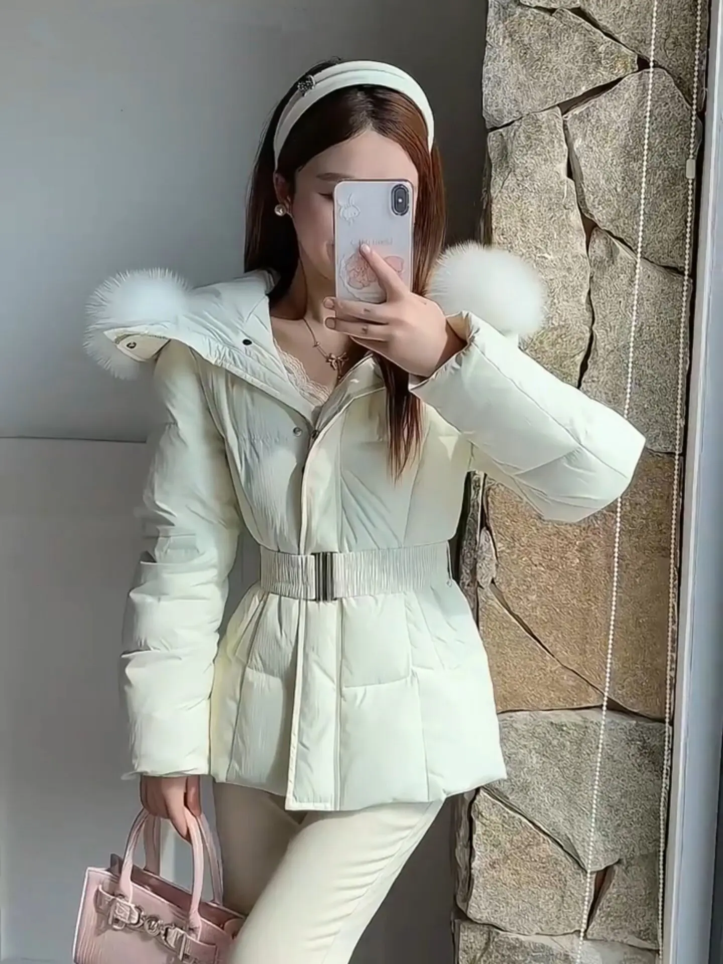 Winter Women's Faux Fur Collar Hooded Parkas Fashion Belt Thick Padded Cotton Jacket Women Slim Fit Solid Zipper Puffer Jackets