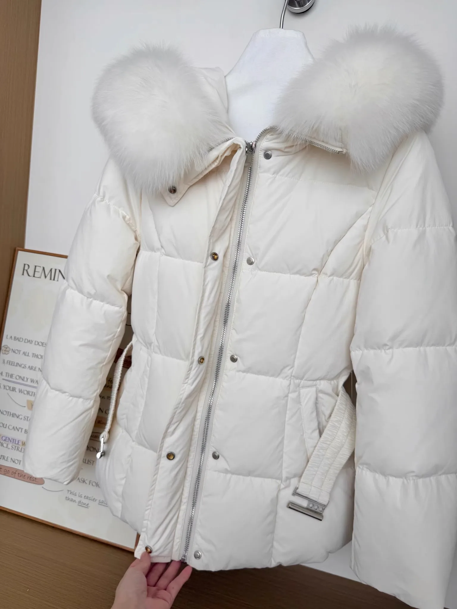 Winter Women's Faux Fur Collar Hooded Parkas Fashion Belt Thick Padded Cotton Jacket Women Slim Fit Solid Zipper Puffer Jackets