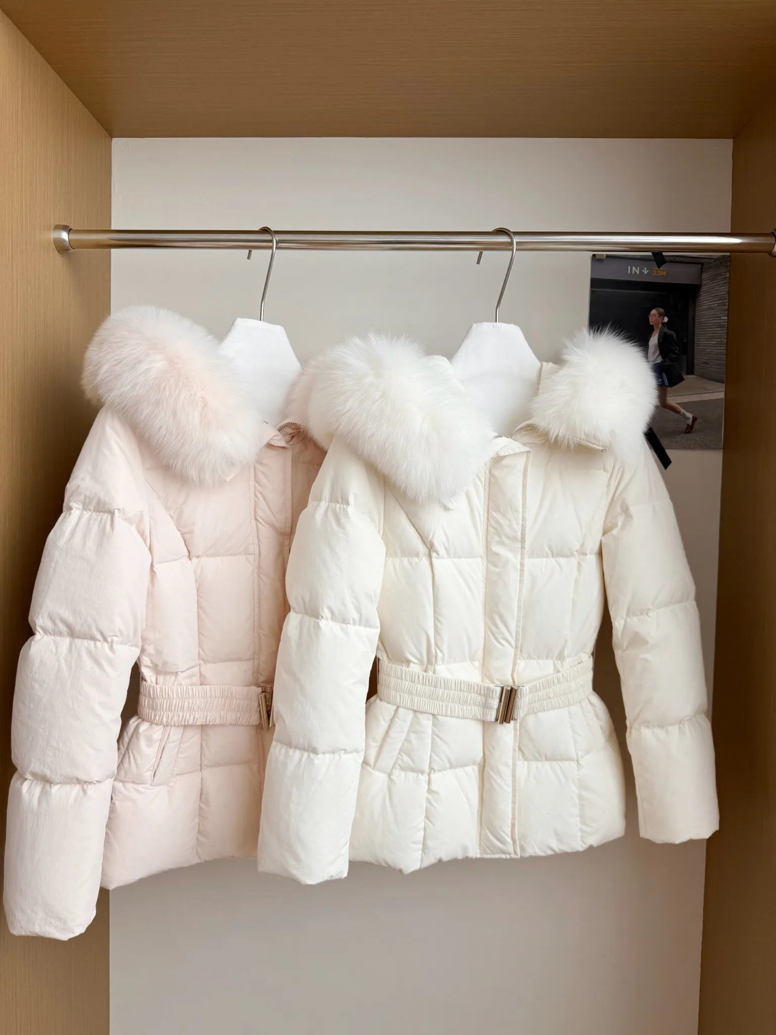 Winter Women's Faux Fur Collar Hooded Parkas Fashion Belt Thick Padded Cotton Jacket Women Slim Fit Solid Zipper Puffer Jackets